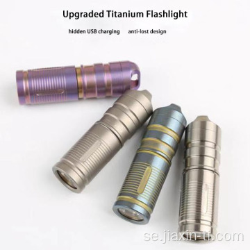 Överlevnad Titanium LED -ficklampa med logotyp graverad